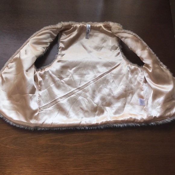Knitworks Faux Fur Vest - Picture 4 of 8